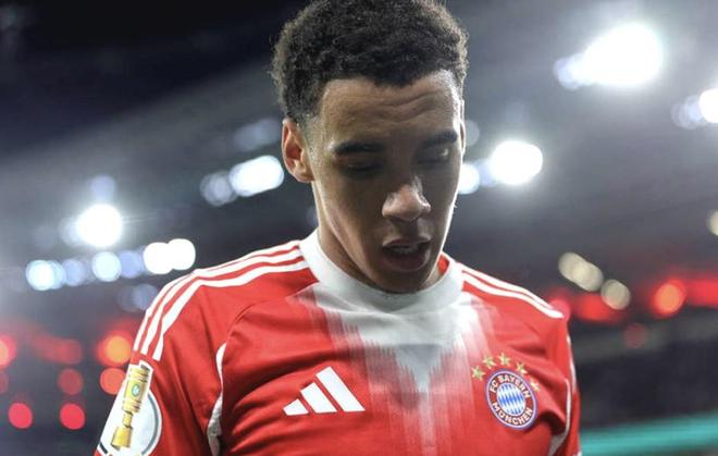 德媒：拜仁内部仍对小鹿的情况不安，更愿将其“捧在手心里”