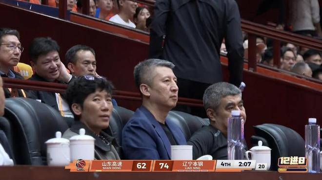 颜面尽失！季后赛12进8：山东男篮崩盘，巩晓彬杨鸣：1人太重要