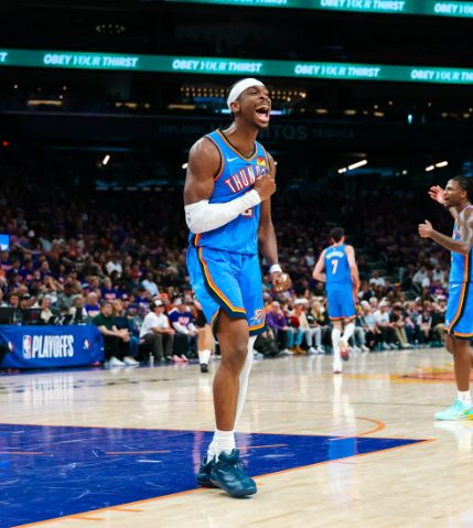 亚历山大31+8榜眼两双，布克超传奇难救主，雷霆4-0太阳静待湖人