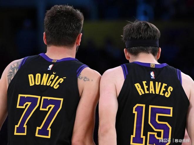 场均49+9！连损两员大将的湖人，季后赛只能相信这位老将了