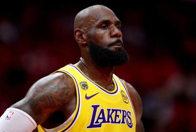 刷新历史第一！詹姆斯29+13+6献扳平三分 加时夺赛点触发晋级定律