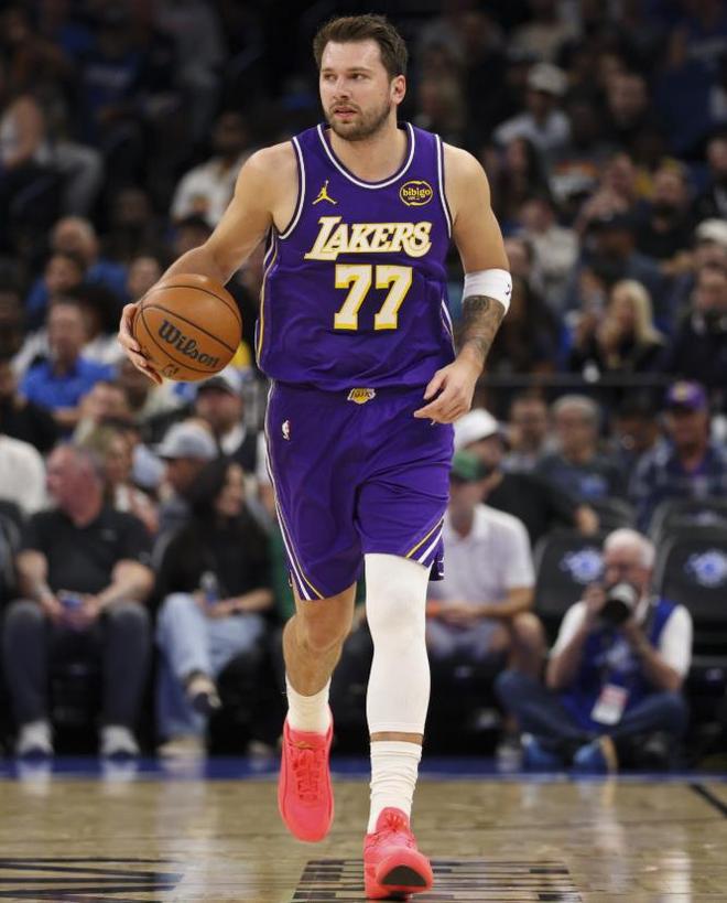 炸裂!老詹8年湖人没完成的壮举:他用1年就做到了! 炸裂!老詹8年湖人没完成的壮举:他用1年就做到了!