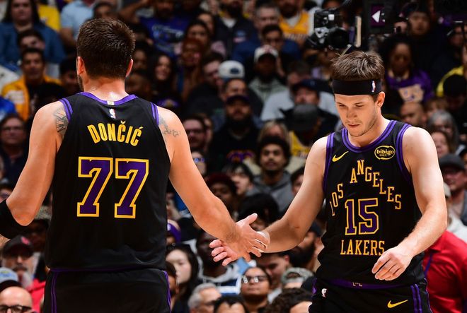 湖人雪上加霜!里夫斯二级拉伤常规赛报销 此前东契奇无限期休战 湖人雪上加霜!里夫斯二级拉伤常规赛报销 此前东契奇无限期休战