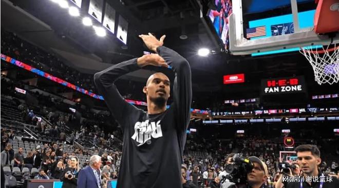 残阵湖人大败也有惊喜，新援射手颇具灵性，布朗尼替补表现尚可