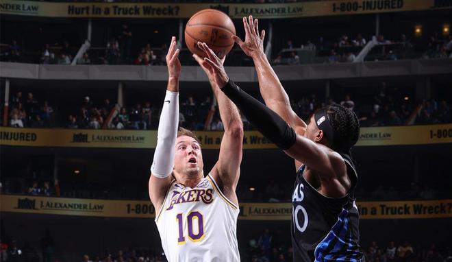 轰15+16+11!湖人捡漏29岁神枪真香:正负值+8全队第一虽败犹荣 轰15+16+11!湖人捡漏29岁神枪真香:正负值+8全队第一虽败犹荣