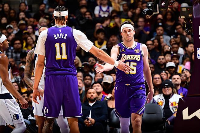 复出后的作用非常明显,但湖人会将后场大将重新放回先发阵容吗? 复出后的作用非常明显,但湖人会将后场大将重新放回先发阵容吗?