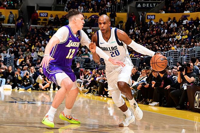 状态真是大不如前了!独行侠锋线新援简直是被湖人各种针对? 状态真是大不如前了!独行侠锋线新援简直是被湖人各种针对?