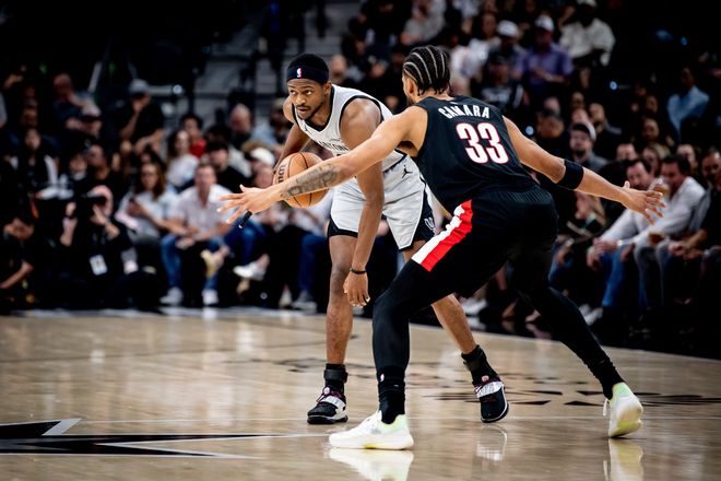 福克斯25+5+7马刺击败开拓者2连胜,阿夫迪亚29+6+6亨德森20分 福克斯25+5+7马刺击败开拓者2连胜,阿夫迪亚29+6+6亨德森20分