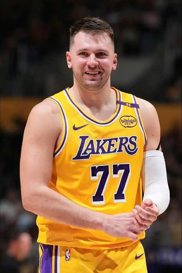 被甩卖、换东家、养伤跑欧洲！东契奇咋了？