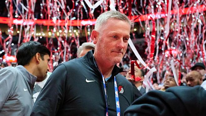 拓媒：开拓者新老板为省钱，不带双向合同球员出征季后赛客场