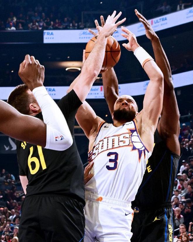 库里缺席!勇士轰制胜10-0逆转太阳 斯潘塞20+6狄龙24+6 库里缺席!勇士轰制胜10-0逆转太阳 斯潘塞20+6狄龙24+6