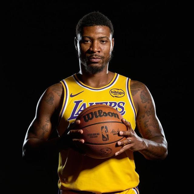 场均20+8+50%三分命中率！湖人斯马特杀疯了，他真被低估了？