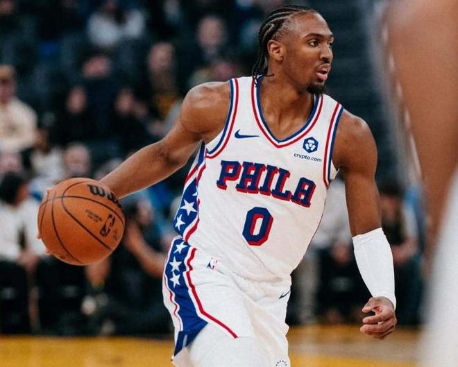 马克西29+4+9探花郎狂砍30分，乔治全能锁住塔图姆，76人掀翻绿军