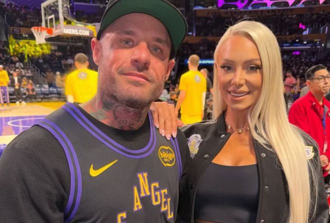 澳洲网红夫妇花3.2万美金买机票+湖人门票 结果老詹和东契奇缺席 澳洲网红夫妇花3.2万美金买机票+湖人门票 结果老詹和东契奇缺席