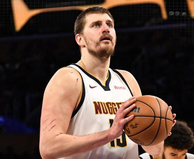 约基奇15+17+12造NBA神迹,穆雷10记三分,掘金7连胜宣战马刺 约基奇15+17+12造NBA神迹,穆雷10记三分,掘金7连胜宣战马刺