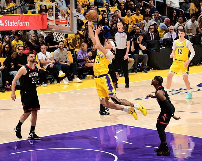 常规赛表现相当不错，但湖人替补中锋在季后赛G1就遇到了大麻烦？