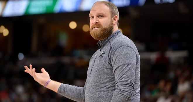 雄鹿有意聘请詹金斯出任新帅！双方商讨建队方向 魔术也可能抢他