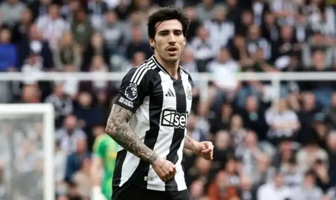 1亿英镑报价?曼联锁定卡塞米罗接班人,梅努迎理想搭档 1亿英镑报价?曼联锁定卡塞米罗接班人,梅努迎理想搭档