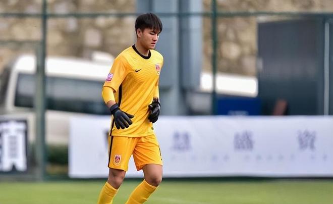 意外!薛庆浩本轮亚冠低级失误差点丢球,下一场门将位置将迎大鱼 意外!薛庆浩本轮亚冠低级失误差点丢球,下一场门将位置将迎大鱼