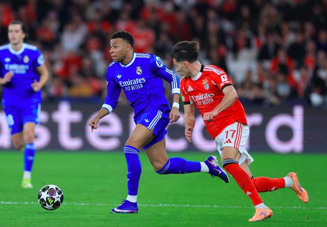 13.5亿豪门欧冠1-0复仇！超巨破门疑被歧视一度罢赛 名帅暴怒染红