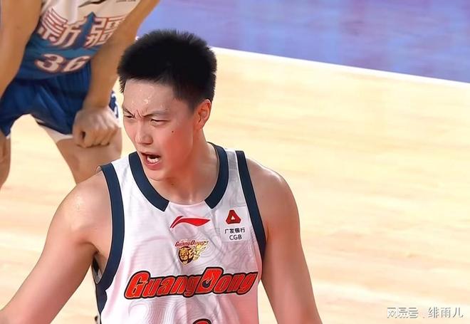 太蹊跷了！广东队领先18分却惨遭新疆逆转，杜锋有望挖走劳森？