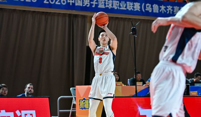 谁是广东队3连败的真正罪魁祸首？不是张皓嘉，徐杰为他牺牲最大