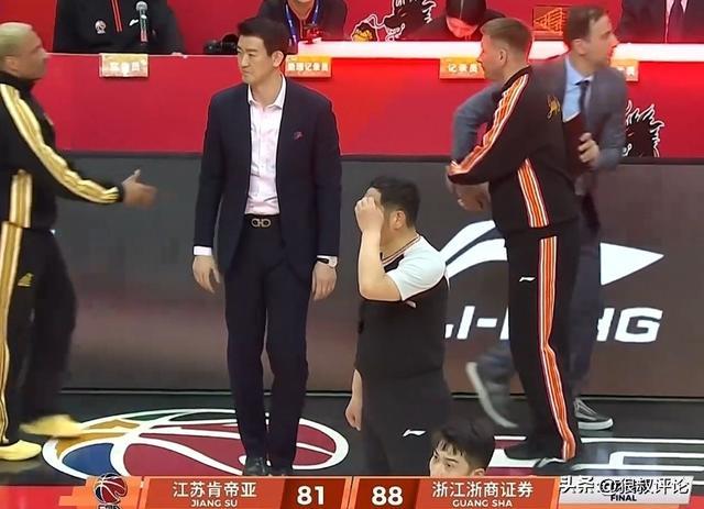 CBA最新排名:上海广厦争第一 广东前4不稳 中游球队排名大乱 CBA最新排名:上海广厦争第一 广东前4不稳 中游球队排名大乱