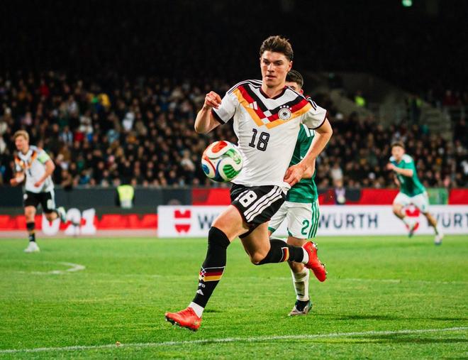 德天空:米兰、那不勒斯等俱乐部有意奥格斯堡中场柯米尔 德天空:米兰、那不勒斯等俱乐部有意奥格斯堡中场柯米尔