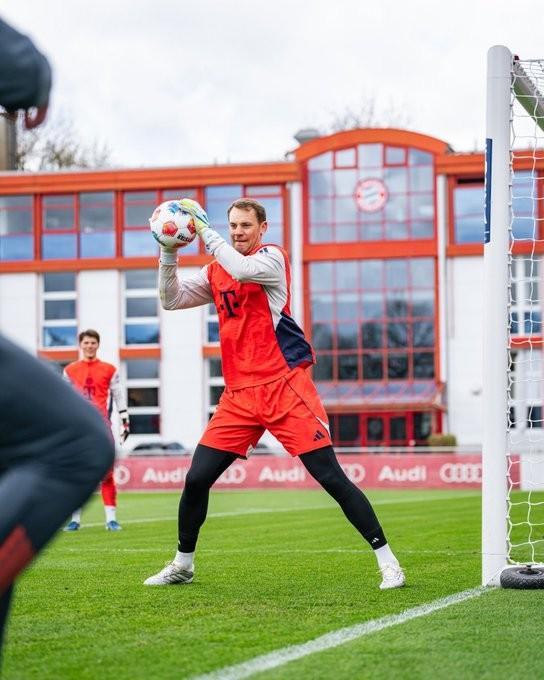 拜仁官方:诺伊尔、格雷罗参加训练,穆西亚拉、阿芳部分合练 拜仁官方:诺伊尔、格雷罗参加训练,穆西亚拉、阿芳部分合练