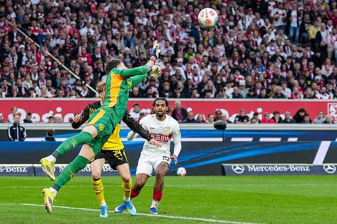 多特2-0斯图加特 阿德耶米、布兰特建功