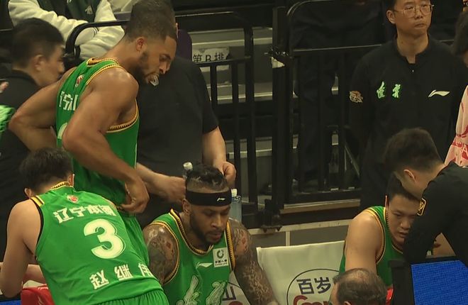 赵继伟轰6+4！莱迪8+4，鄢手骐1+2，付豪3+2，辽篮领先浙江队5分