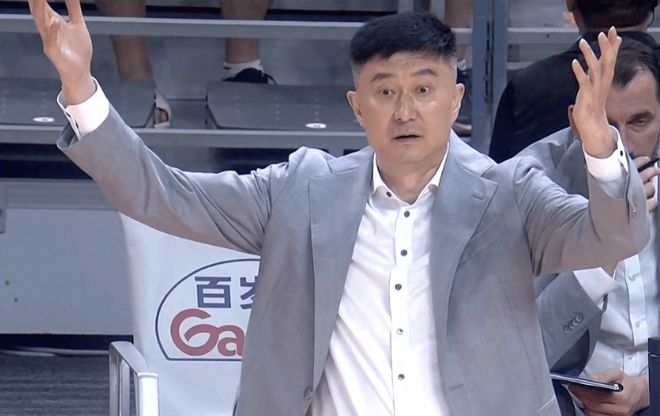 19分领先惨遭12分逆转！杜锋摊手“20分算个屁”广东崩盘真相扎心