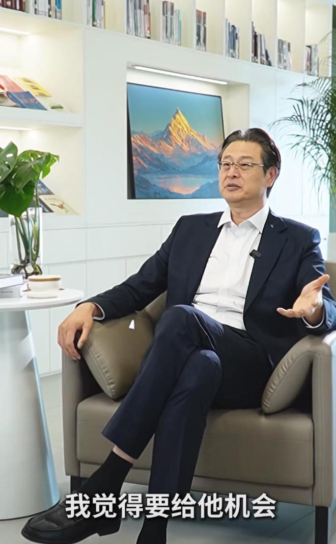 广东3消息！杜锋获男篮名宿力挺，麦考尔暂时离队，拉科迎首秀