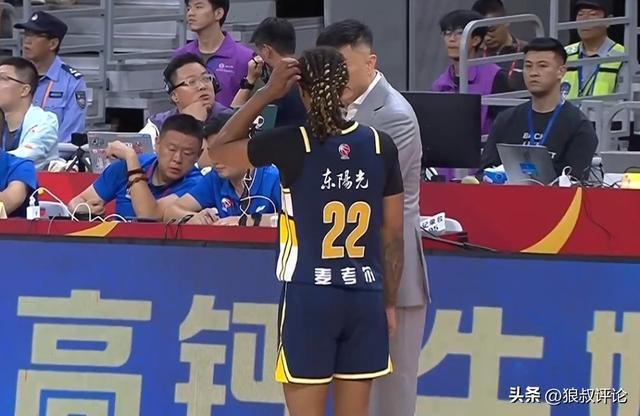 杜锋：投了44次三分命中率只有25%，季后赛不是这样打球