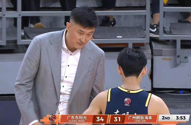 广东男篮17分完败，徐杰19分胡明轩低迷，徐昕13+9手刃老东家