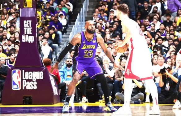 肯纳德三分5中5轰27分封神阿门空位三不沾，湖人角色球员打哭火箭