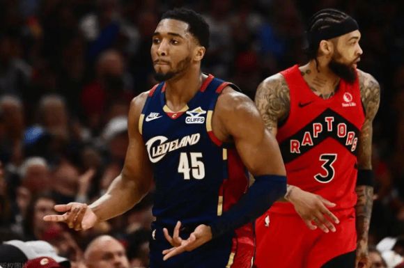 肯纳德5中5三分爆冷封神！41岁老詹创历史，湖人轻取火箭真相扎心