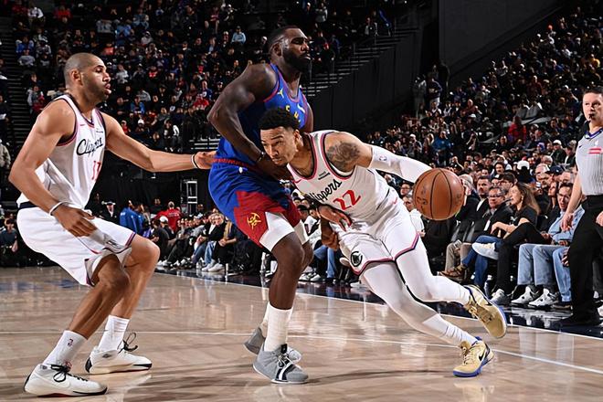 表现还是有些一般，快船侧翼新星再不调整状态就要跌出轮换阵容了