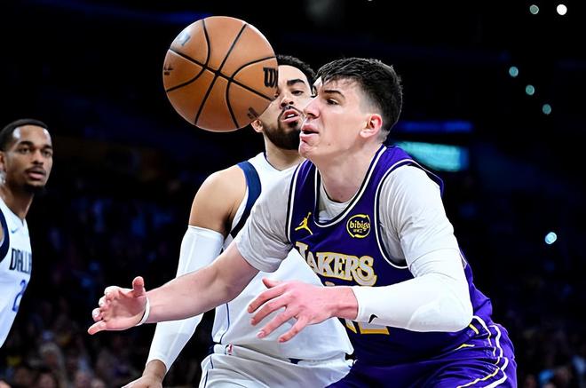 能力不错但也没有那么强，湖人对锋线新星的要求实在是太高了？