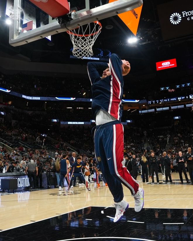 20分逆转!约基奇31分20板12助攻掘金击败马刺,卡斯尔三双徒劳 20分逆转!约基奇31分20板12助攻掘金击败马刺,卡斯尔三双徒劳