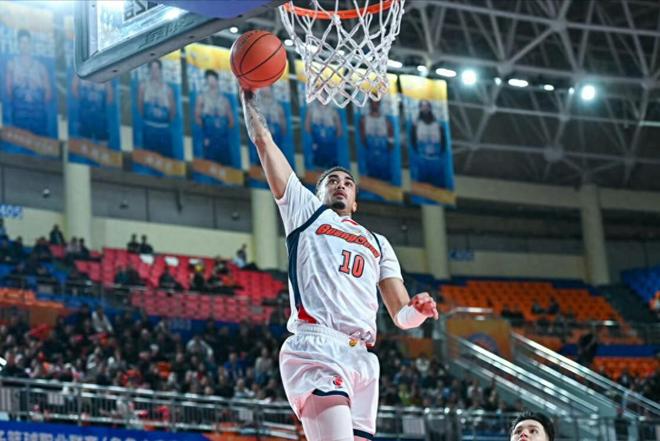 广东队3连败一天后，粤媒怒批25岁锋线，杜锋误判CBA争冠格局