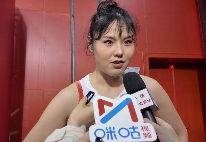 连续4场发挥糟糕，李月汝曝与宫鲁鸣发生分歧：我打得不太高兴！