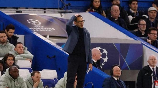 欧冠:切尔西0-3惨败巴黎,罗森尼尔换人遭球迷怒斥 欧冠:切尔西0-3惨败巴黎,罗森尼尔换人遭球迷怒斥