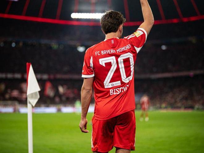 欧冠八强产生,拜仁与皇马对决,双方状态扑朔迷离。 欧冠八强产生,拜仁与皇马对决,双方状态扑朔迷离。