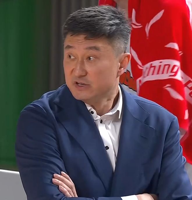 广东宏远早报！杜锋深夜发声，胡明轩被批不值顶薪，陈家政遭雪藏