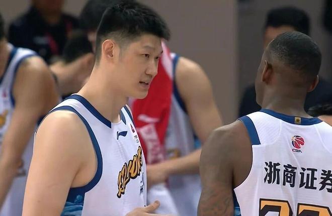 广厦男篮7分险胜天津，胡金秋32+5塔克28+10+14，林庭谦23+5+8+4