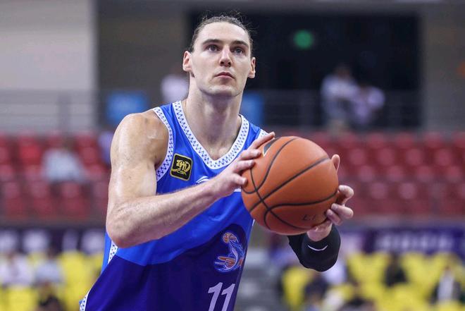 斯蒂尔加盟山东男篮,有可能抢走琼斯的饭碗 斯蒂尔加盟山东男篮,有可能抢走琼斯的饭碗