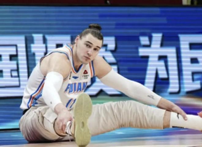 记者:山东新外援斯蒂尔周五与球队会合,并将开始随队训练 记者:山东新外援斯蒂尔周五与球队会合,并将开始随队训练