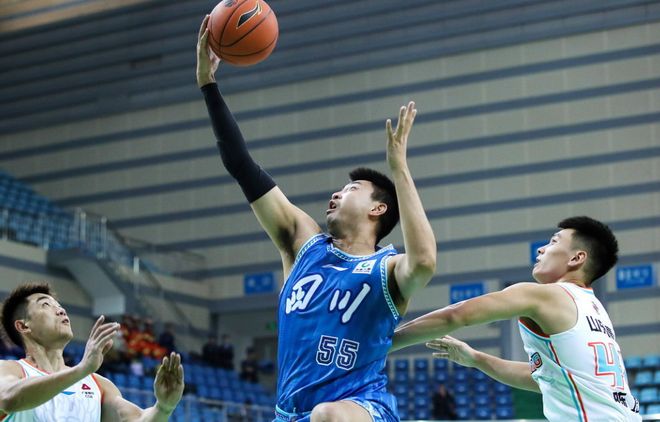 广厦完成重要补强!王博签回2米06防守硬汉,胡金秋迎来好帮手? 广厦完成重要补强!王博签回2米06防守硬汉,胡金秋迎来好帮手?