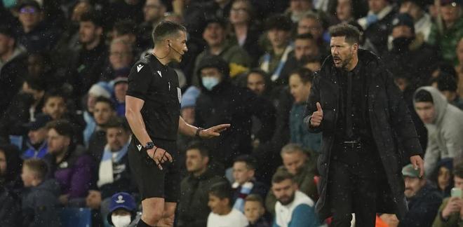 世体:马竞担忧欧冠客战巴萨裁判任命,在其执法下仅有4负1平 世体:马竞担忧欧冠客战巴萨裁判任命,在其执法下仅有4负1平